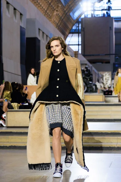 Look 10